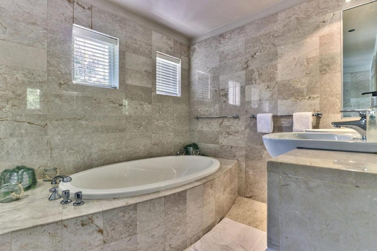 Lush Family Home In Prestigious Area Città del Capo Esterno foto
